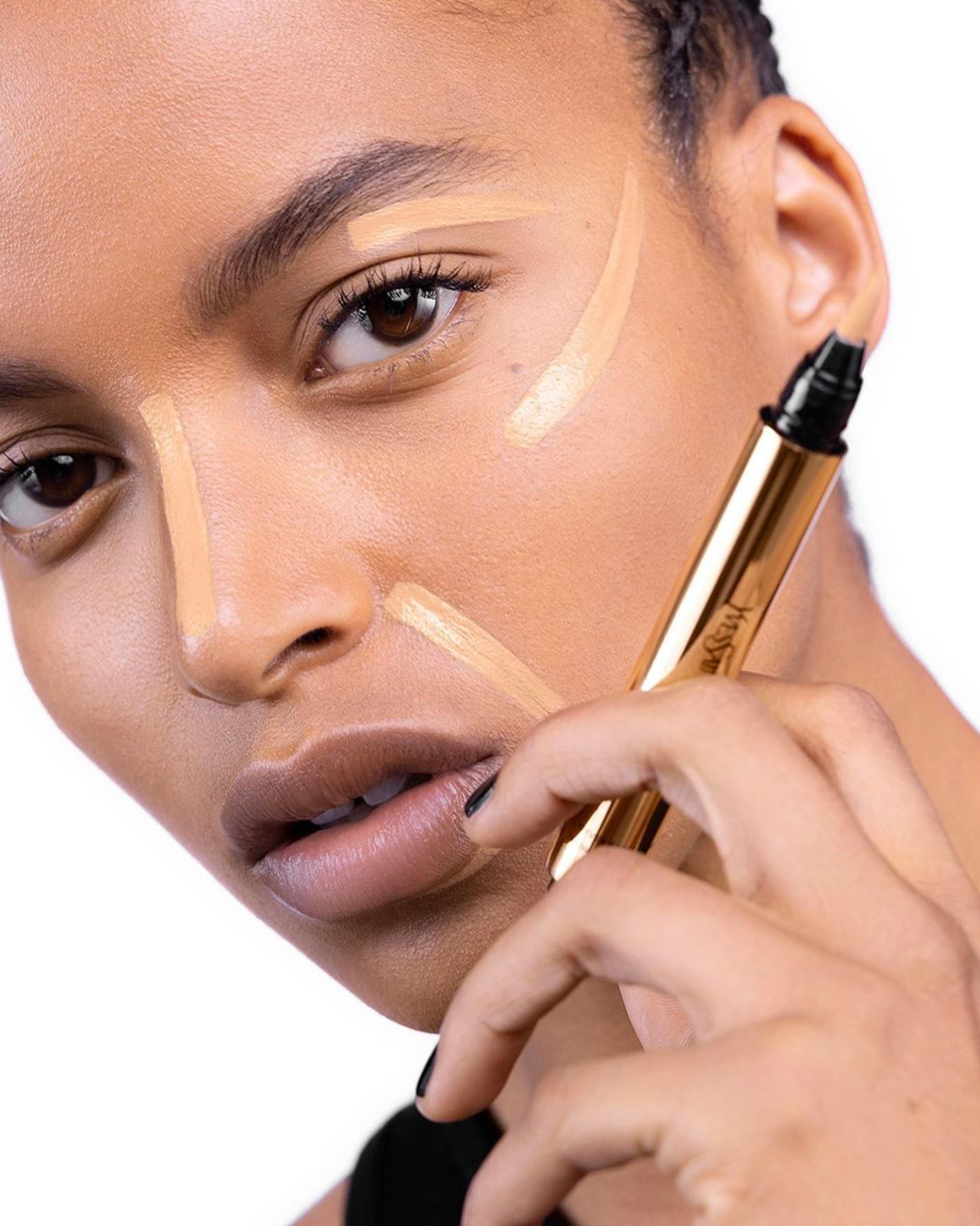 YSL Beauté俘虜現代女性？2022年絕對不能錯過的彩妝系列！